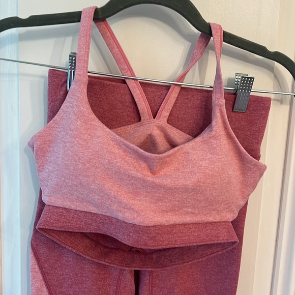 Bandier WE OVER ME Pink Color-block stretch leggings and bra - Picture 5 of 10